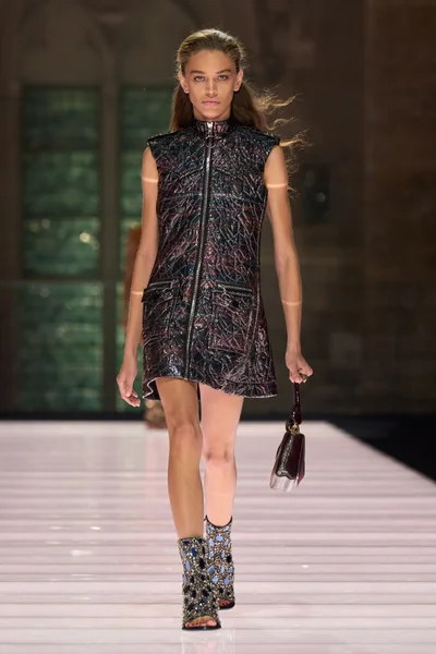 Look 30